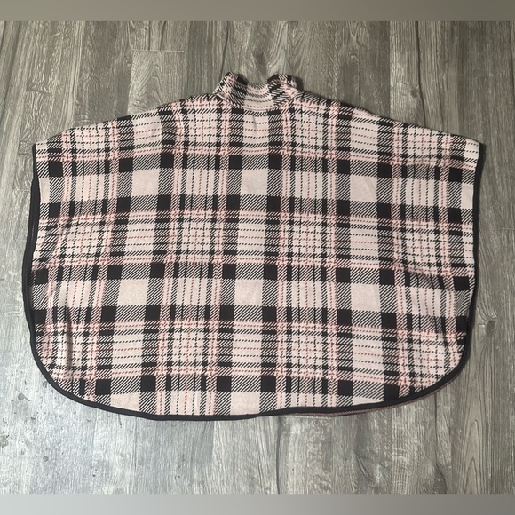 Jones New York Beige and Brown Plaid Cape - Picture 11 of 11